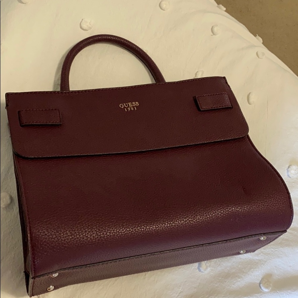 Guess tote
